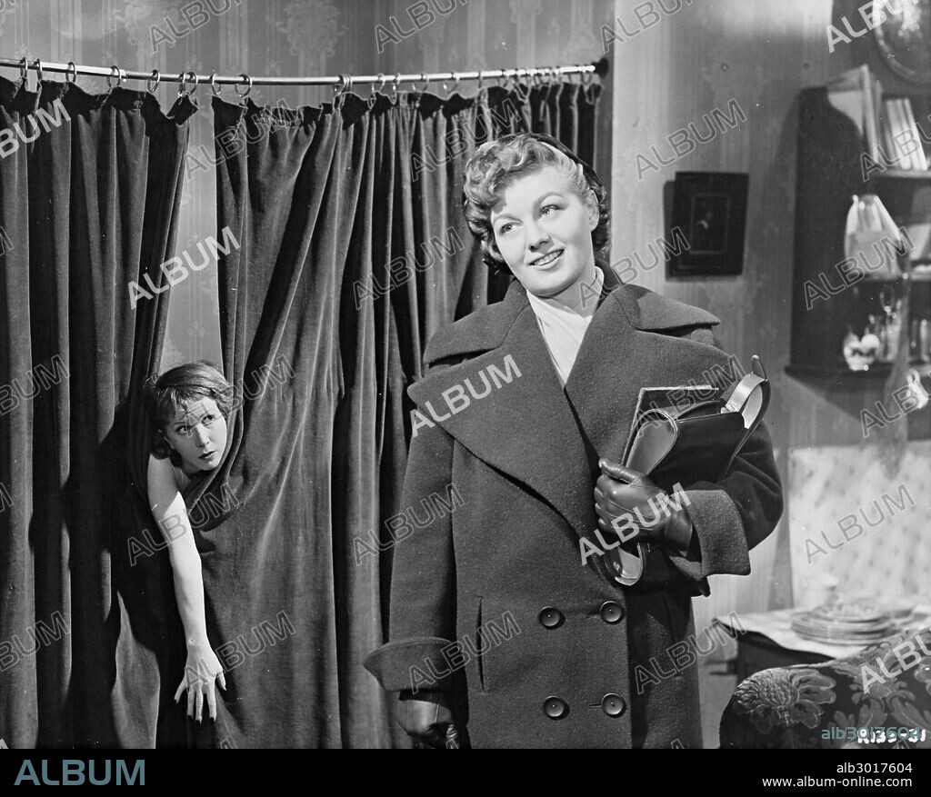 JULIE HARRIS and SHELLEY WINTERS in I AM A CAMERA, 1955, directed by HENRY CORNELIUS. Copyright ROMULUS FILMS.