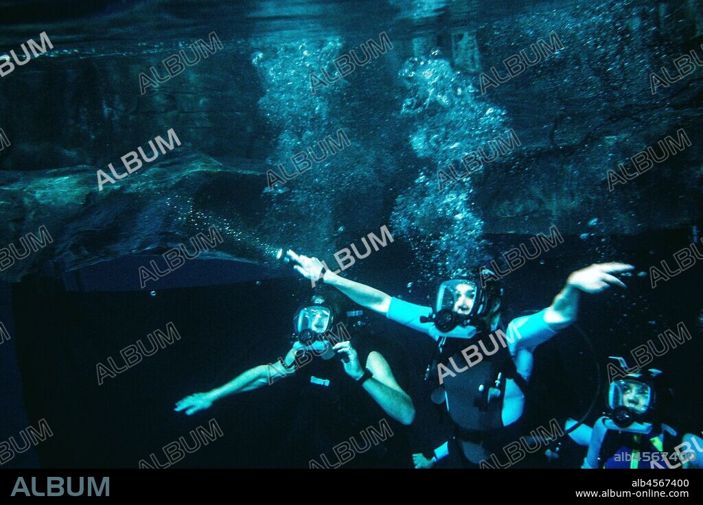 BRIANNE TJU, CORRINE FOXX and SOPHIE NELISSE in 47 METERS DOWN: UNCAGED, 2019, directed by JOHANNES ROBERTS. Copyright THEFYZZ.