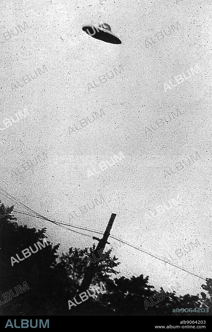 A photo of a purported UFO over Passaic, New Jersey in 1952