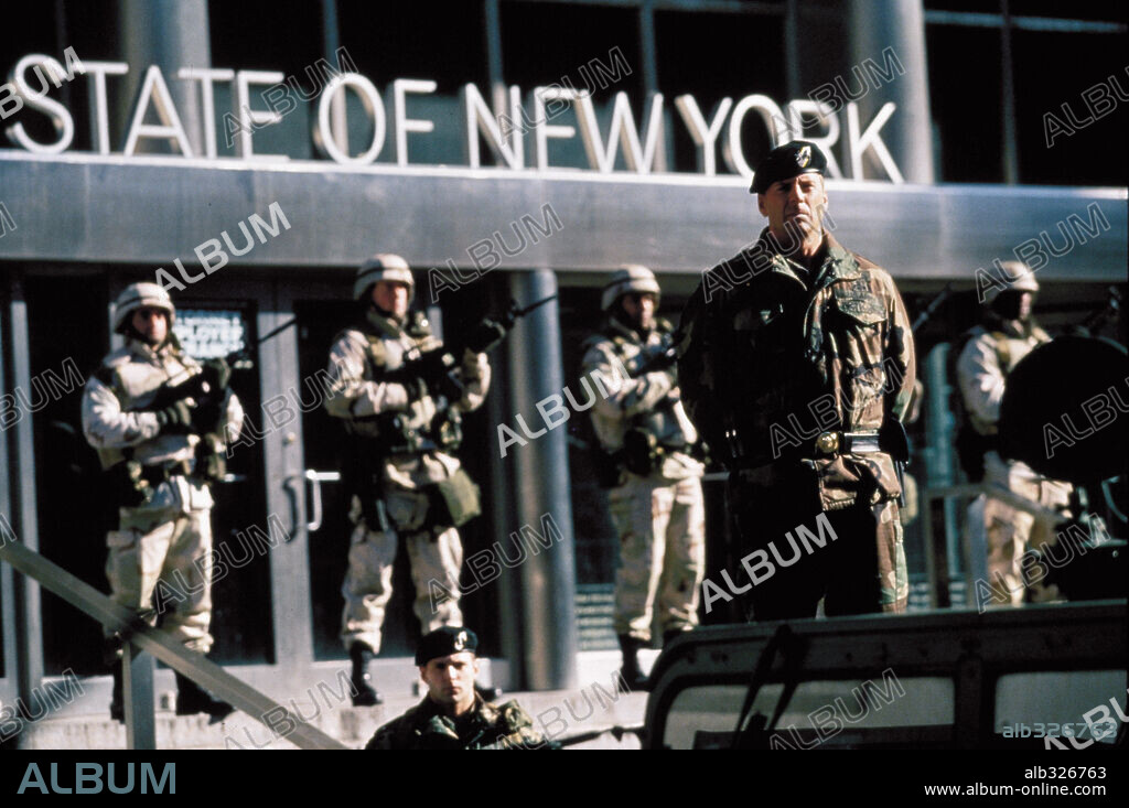 BRUCE WILLIS in THE SIEGE, 1998, unter der Regie von EDWARD ZWICK. Copyright 20TH CENTURY FOX / FOLEY, BILL.