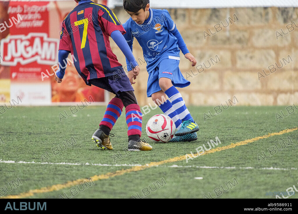 futbol, partido de pre-benjamin C.E Espanya-Poblense, Llucmajor, Mallorca, Spain.
