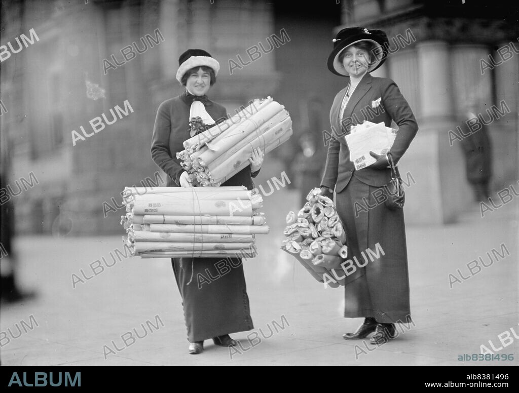 HARRIS & EWING. Mrs. Martin Wiley Littleton, left, with Monticello Petitions, 1912. USA. Maud Wilson was married to attorney Martin Wiley Littleton.