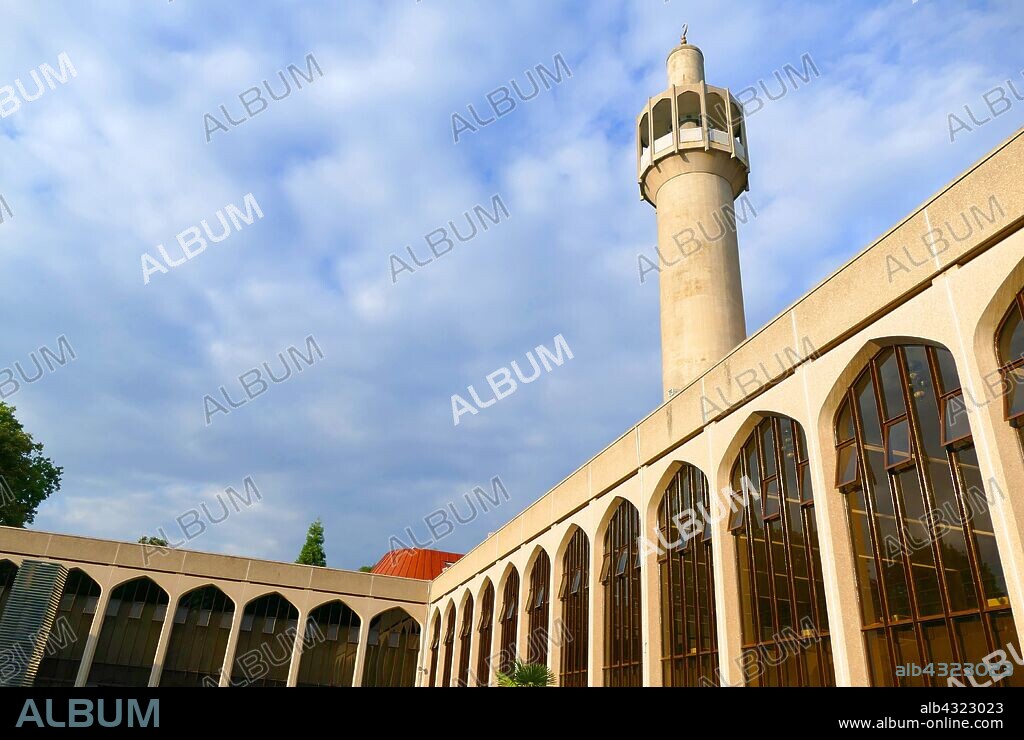 The London Central Mosque or Regent's Park Mosque, London, United Kingdom. It was designed by Sir Frederick Gibberd, completed in 1978, and has a prominent golden dome. The main hall can accommodate over 5,000 worshippers.