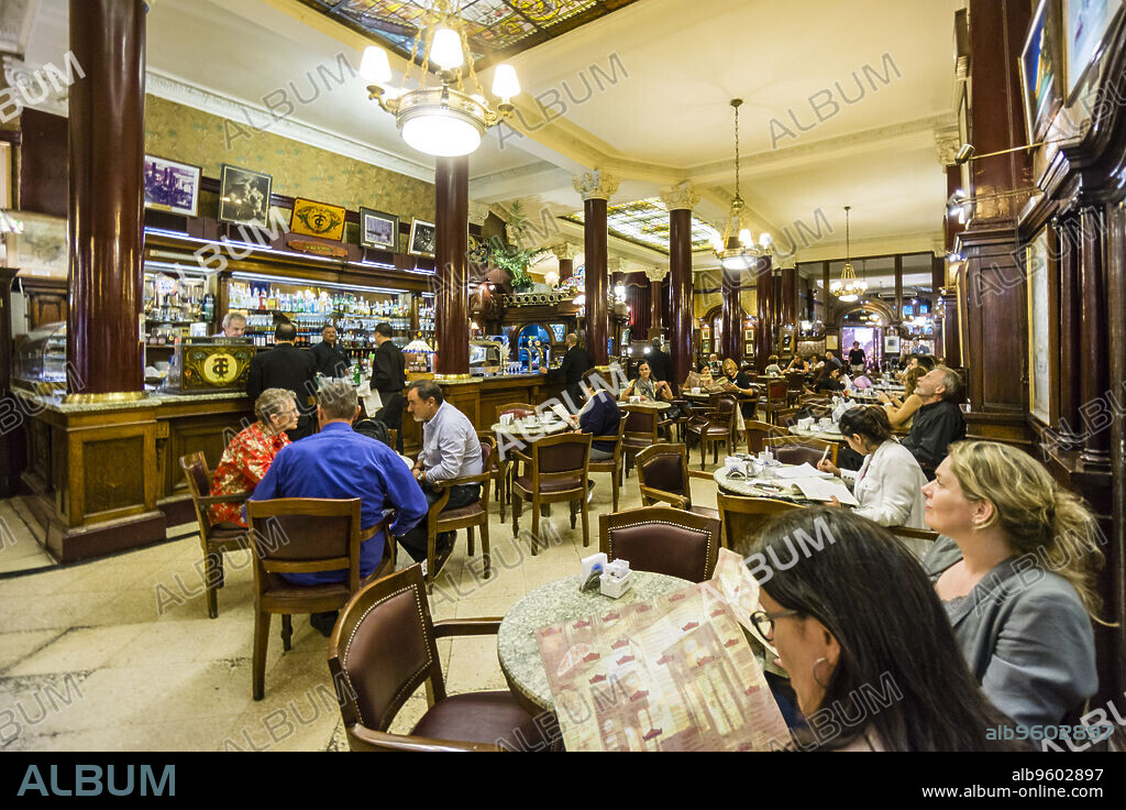 Café Tortoni, ubicado en el 825 de la Avenida de Mayo,Buenos Aires, republica Argentina, cono sur, South America.