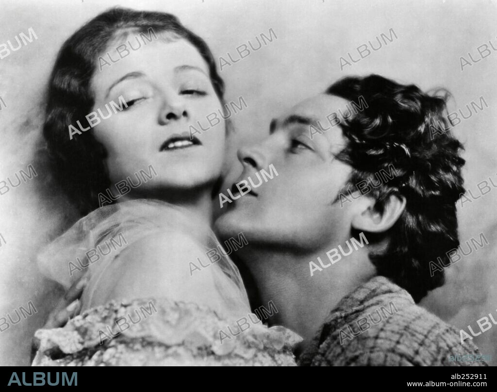 CHARLES FARRELL et JANET GAYNOR dans UNE FAMILLE À TOUTE ÉPREUVE, 1927 (SEVENTH HEAVEN), réalisé par FRANK BORZAGE. Copyright FOX FILMS.