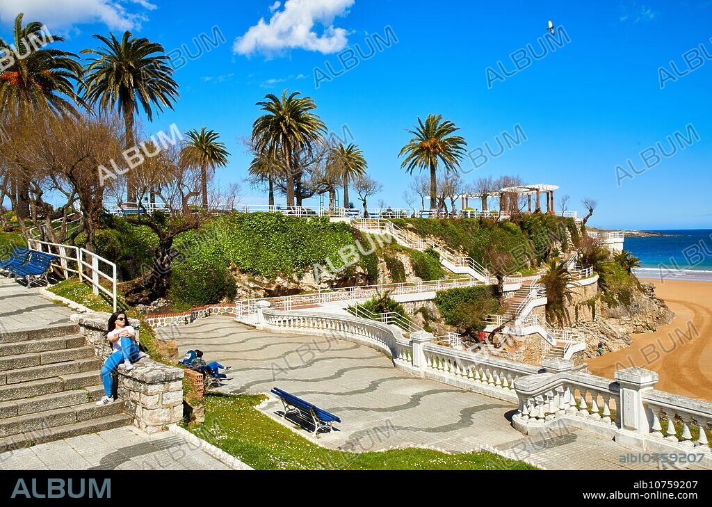 Jardines de Piquio, Playa El Sardinero beach, Santander, Cantabria, Spain, Europe.