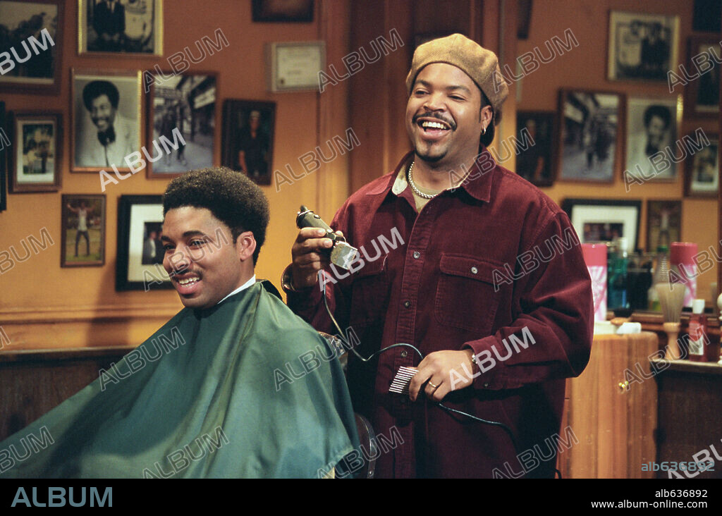 ICE CUBE en LA BARBERÍA, 2002 (BARBERSHOP), dirigida por TIM STORY. Copyright METRO GOLDWYN MAYER / BENNETT, TRACY.