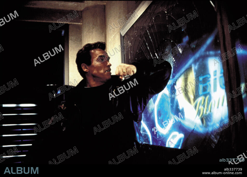 ARNOLD SCHWARZENEGGER en EL SEXTO DÍA, 2000 (THE 6TH DAY), dirigida por ROGER SPOTTISWOODE. Copyright PHOENIX PICTURES / McEWAN, ROB.
