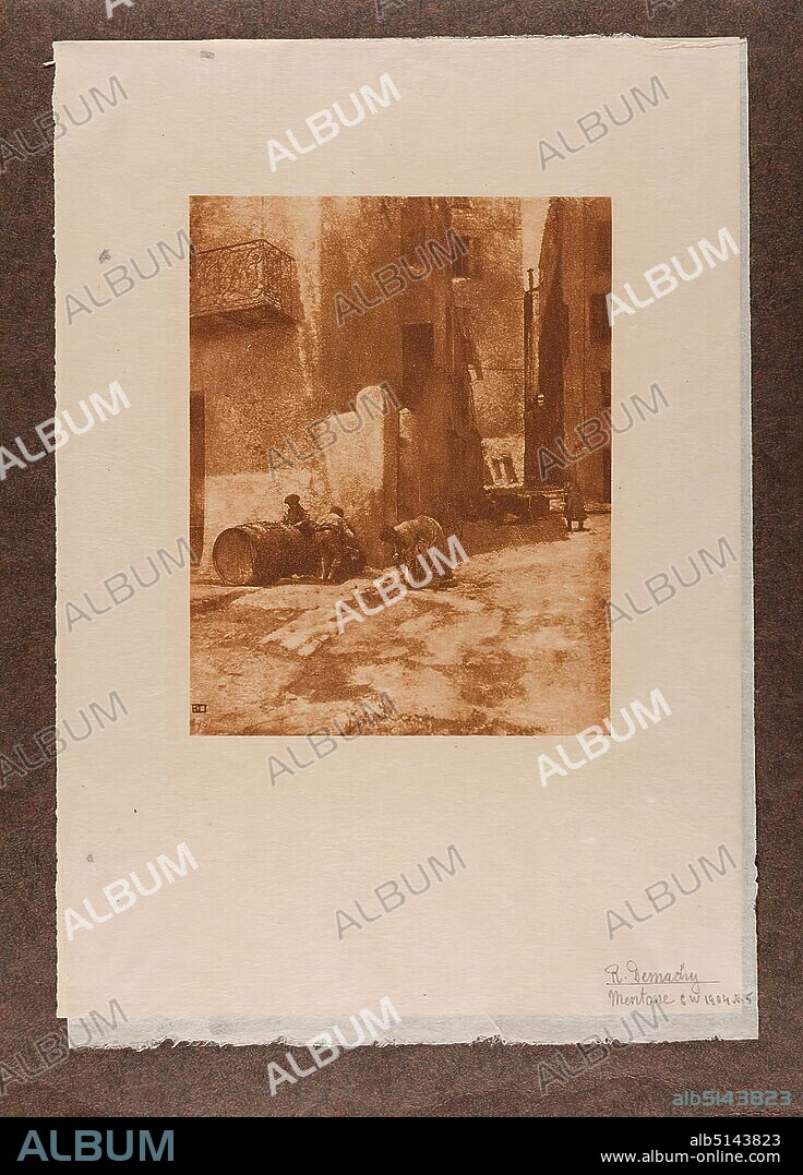 Robert Demachy, Mentone, Sammlung Juhl, Japanpapier, cardboard, heliogravure, picture size: height: 16,50 cm; width: 13,00 cm, inscribed: recto: R. Demachy - Mentone, C.W. 1904 No. 5, Sammlung Juhl, Lehrsammlung der Staatlichen Landesbildstelle Hamburg, artistic photography, streets and squares, child, hist. building, locality, street.