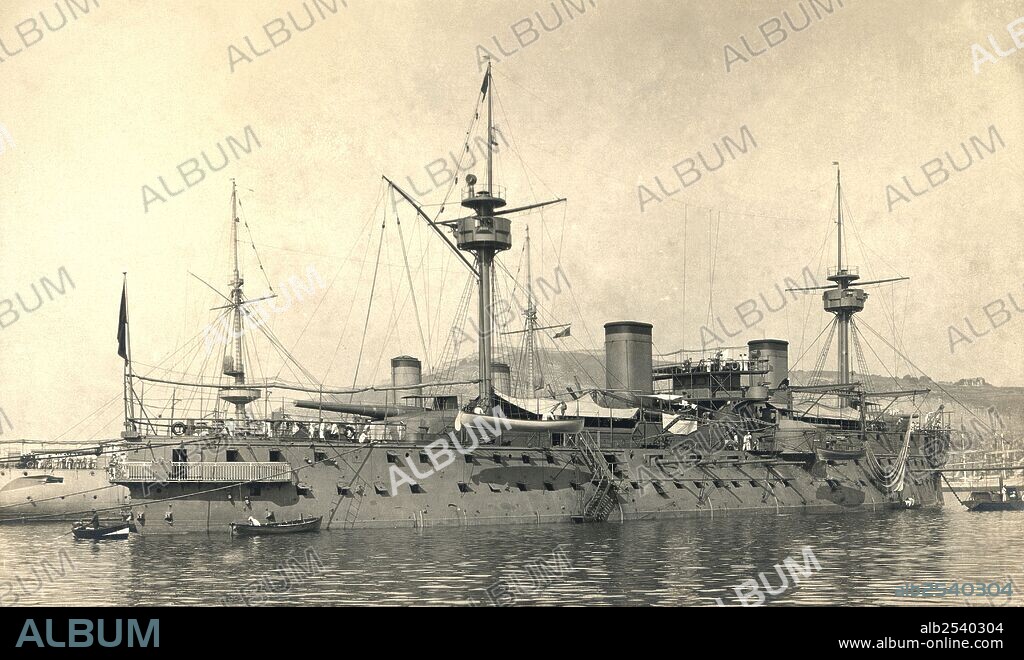 España. Tarjeta postal. Marina de guerra. Acorazado El Pelayo en el puerto de Barcelona. Año 1910.