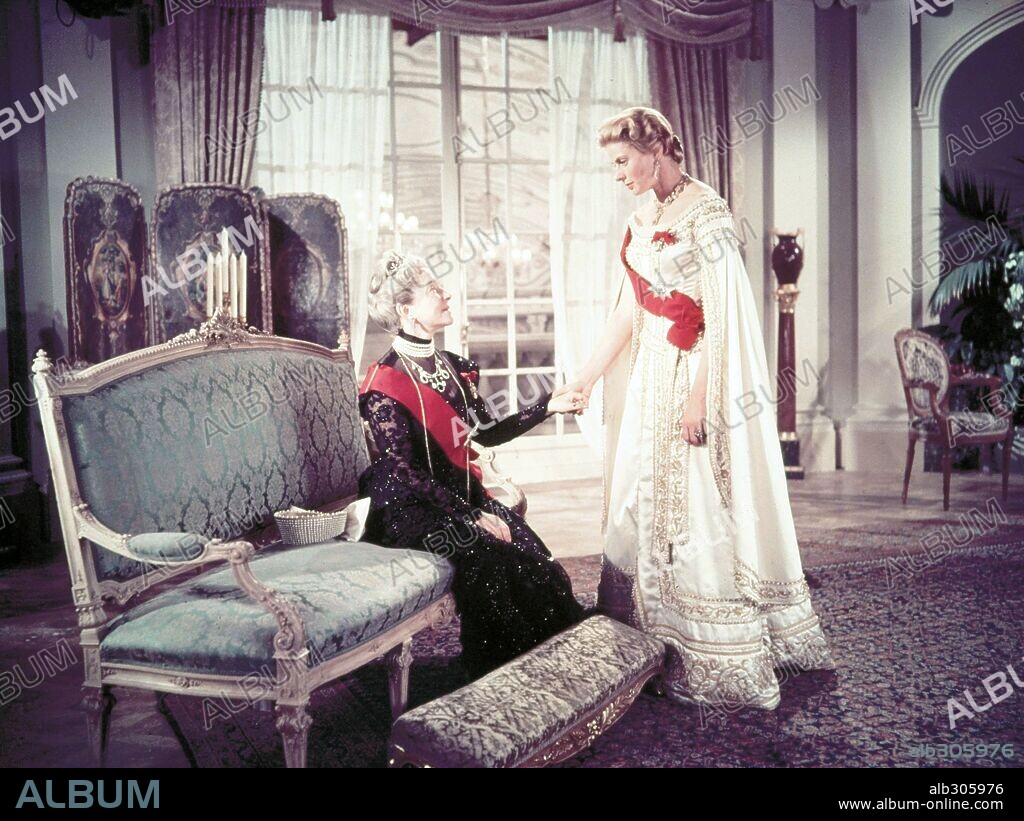 HELEN HAYES and INGRID BERGMAN in ANASTASIA, 1956, directed by ANATOLE LITVAK. Copyright 20TH CENTURY FOX.