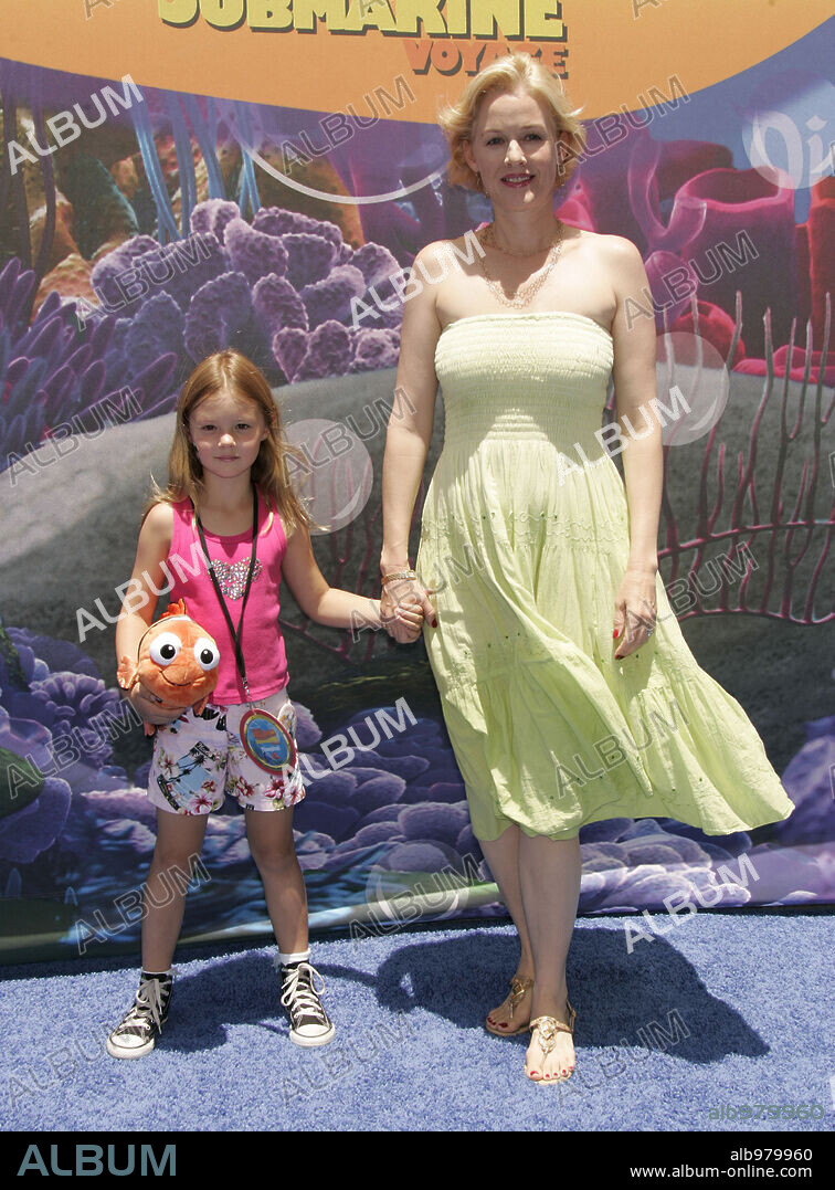 Jun 10, 2007-Anaheim, California, USA-Actress PENELOPE ANN MILLER & daughter ELOISA at the Finding Nemo Submarine Voyage opening at Disneyland Park. 10/06/2007
