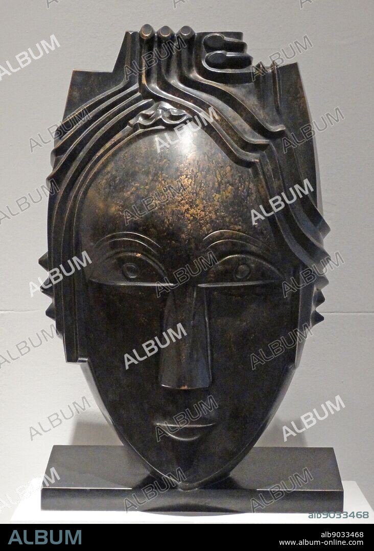 Bronze Grande Mask created by Gustave Miklos (1888-1967) Hungarian sculptor, painter, illustrator and designer involved with Cubism and subsequent developments in Art Deco. Dated 1931.