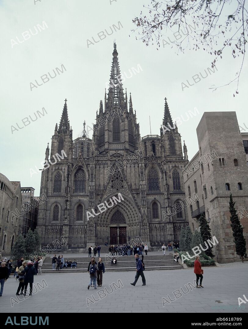 FACHADA PRINCIPAL DELA CATEDRAL DE BARCELONA - NEOGOTICO - SIGLO XIX.