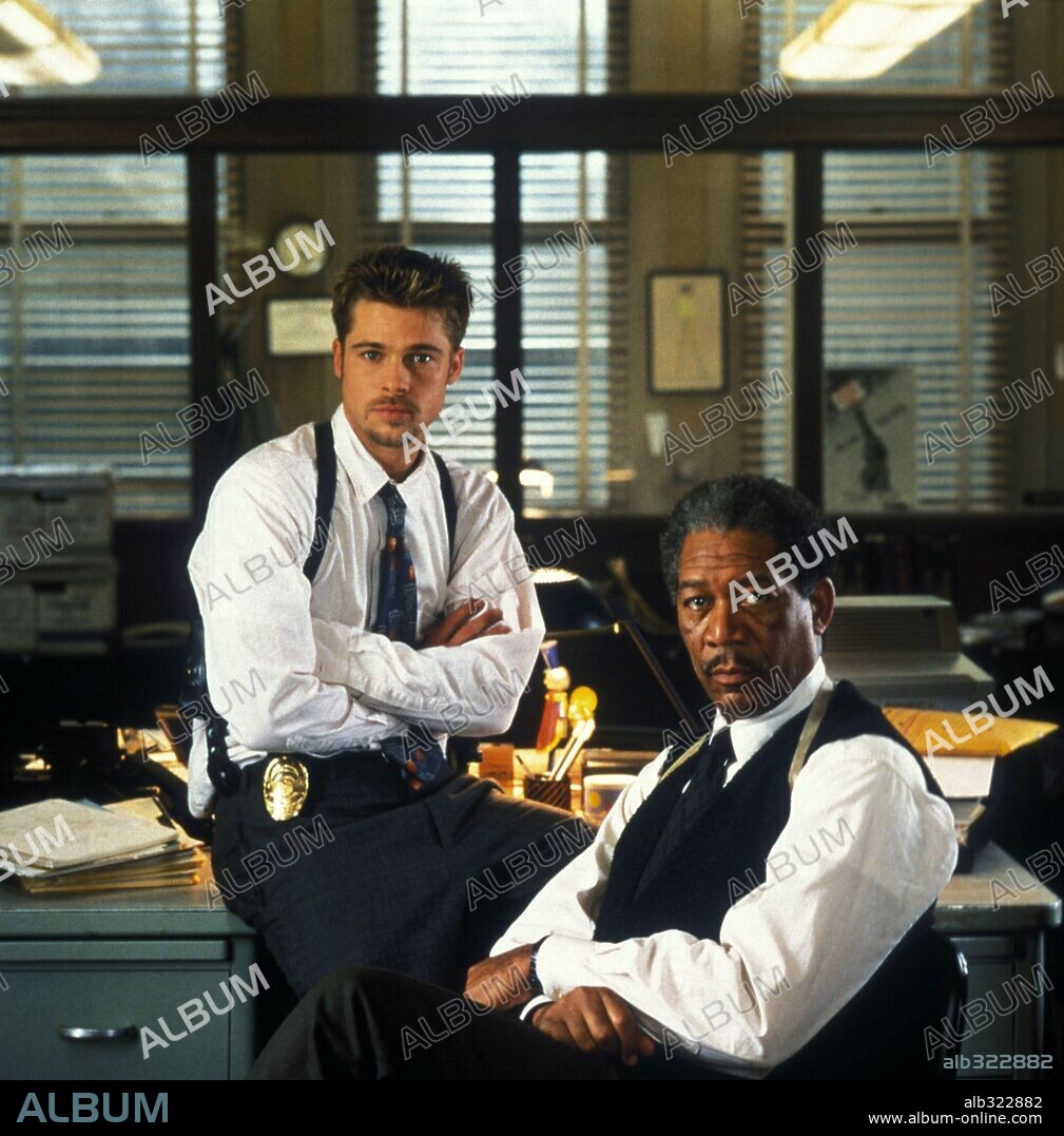 BRAD PITT y MORGAN FREEMAN en SEVEN, 1995, dirigida por DAVID FINCHER. Copyright NEW LINE CINEMA / SOREL, PETER.