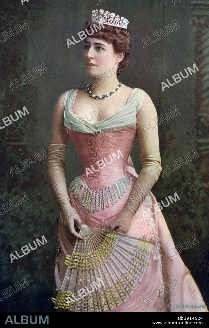 Lillie Langtry (1853-1929), English actress, 1899-1900. Langtry was infamous for being the semi-official mistress to the Prince of Wales, the future King Edward VII. From Celebrities of the Stage, edited by Boyle Lawrence, published by George Newnes Limited (London, 1899-1900).