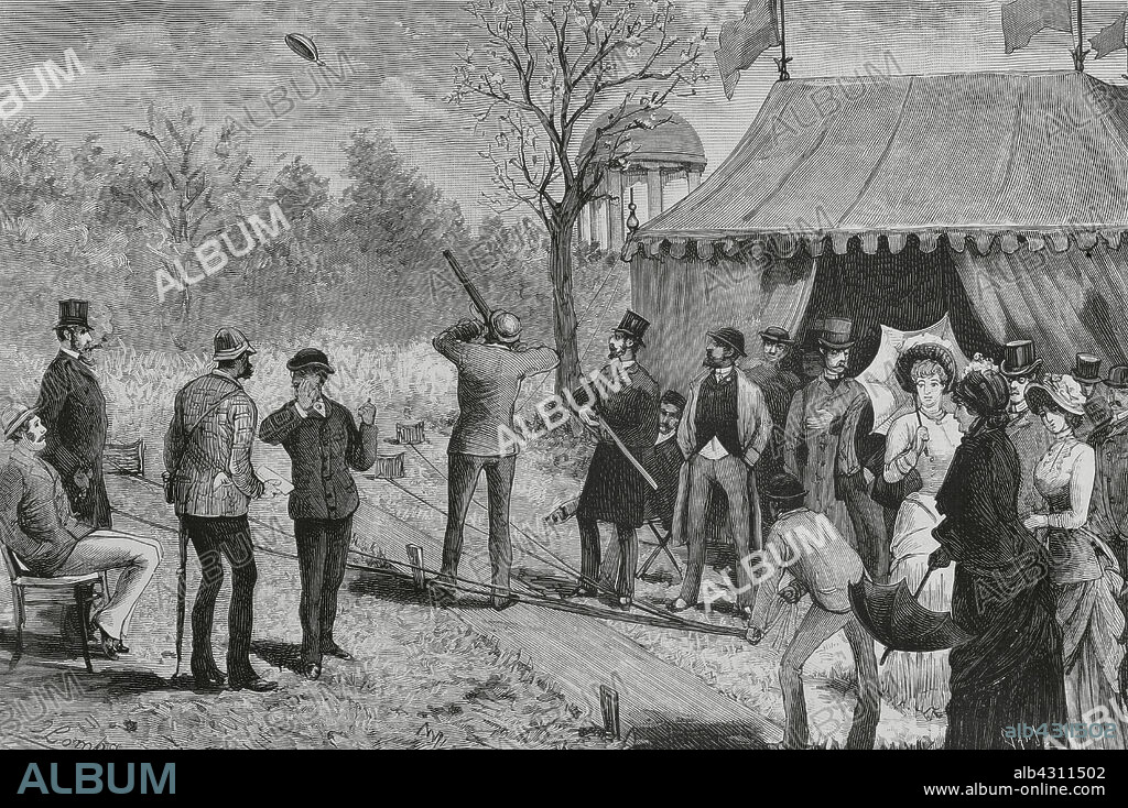 TOMÁS CARLOS CAPUZ (1834-1899). SPANISH ENGRAVER.. London, England. Bloodless Sport, the Terra-Cotta Pigeon at the Ranelagh Club. A clay blank in the shape of a plate, with a very hard cardboard-stone handle attached to the rim, replaces the pigeon to prevent its death by the practice of this sport. Drawing by Juan Comba. Engraving by Tomás Carlos Capuz (1834-1899). La Ilustración Española y Americana (The Spanish and American Illustration), 1883.