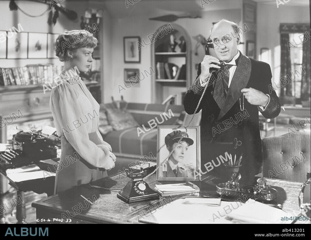 ALASTAIR SIM y JOYCE GRENFELL en RISA EN EL PARAÍSO, 1951 (LAUGHTER IN PARADISE), dirigida por MARIO ZAMPI. Copyright TRANSOCEAN/AB-PATHE.