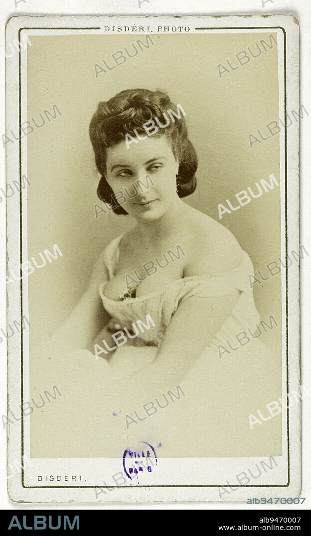 Portrait of Lilia Hermann, cousin of Rosine Bloch, (actress at the Renaissance theater in 1879), Disdéri, André-Adolphe-Eugène, Photographer, Between 1860 and 1890, 2nd half of the 19th century, Photography, Graphic arts, Photography, Albumen paper print, Dimensions - Work: Height: 9 cm, Width: 5.3 cm, Dimensions: Height: 10.4 cm, Width: 6.3 cm.