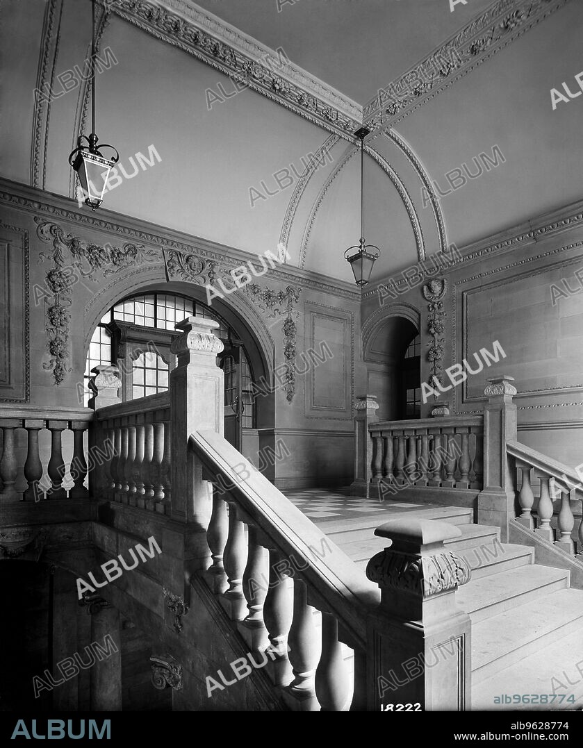 HENRY BEDFORD LEMERE. Sessions House, Lancaster Road, Preston, Lancashire, 1904. The interior of the County Sessions House showing the staircase and entrance. The court house was built between 1900 and 1903 to the designs of Henry Littler, the County architect, in an Edwardian Baroque style. The Bedford Lemere daybook records Goodall, Lamb and Heighway as clients.