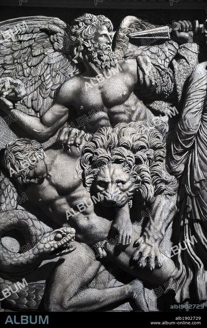 ARTE GRIEGO-HELENISTICO. ASIA MENOR. Dibujos del artista YADEGAR ASISI que reproducen el friso norte del ALTAR DE ZEUS o ALTAR DE PERGAMO, construido en el S. II a. C. Reproducen las escenas y personajes que faltán Detalle. Friso Norte. Museo de Pérgamo. Berlín. Alemania.. Museo de Pérgamo (Isla de los Museos). Berlín. Alemania. Europa.