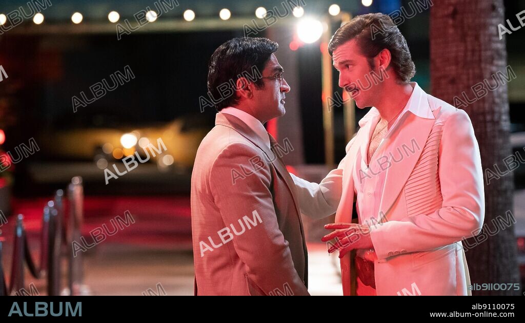 DAN STEVENS and KUMAIL NANJIANI in WELCOME TO CHIPPENDALES, 2022, directed by MATT SHAKMAN, NISHA GANATRA and RICHARD SHEPARD. Copyright Twentieth Television / I Am Jenni Konner Productions.