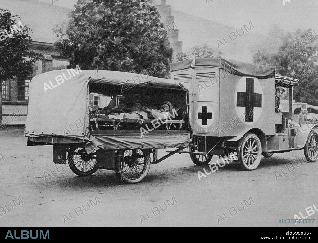 A German ambulance, Eastern Front, World War I, 1915. A photograph from Der Grosse Krieg in Bildern.