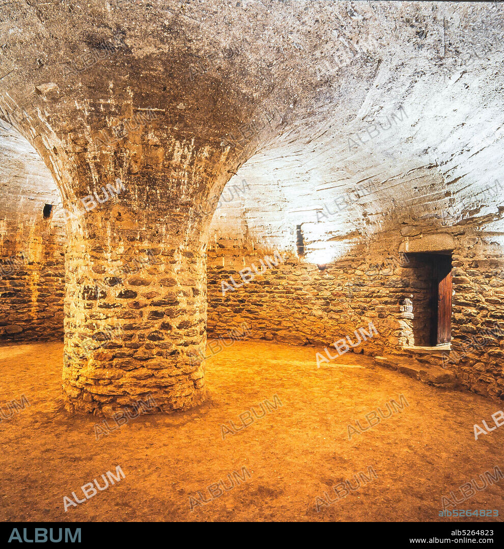 Cripta de la Abadía de San Miguel de Cuixá, abadía benedictina fundada en el siglo IX en la localidad de Codalet, Francia.