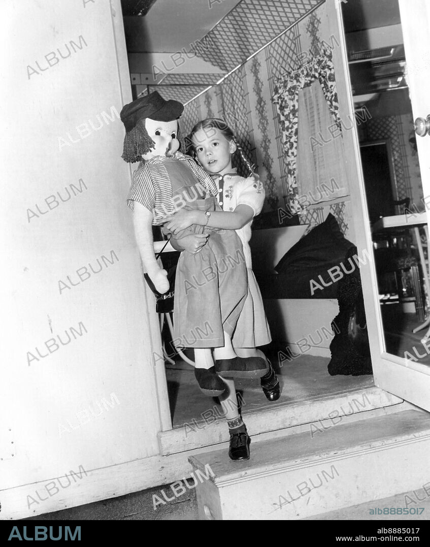 MARLENE LYDEN in MIRACLE ON 34TH STREET, 1947, directed by GEORGE SEATON. Copyright 20TH CENTURY FOX.