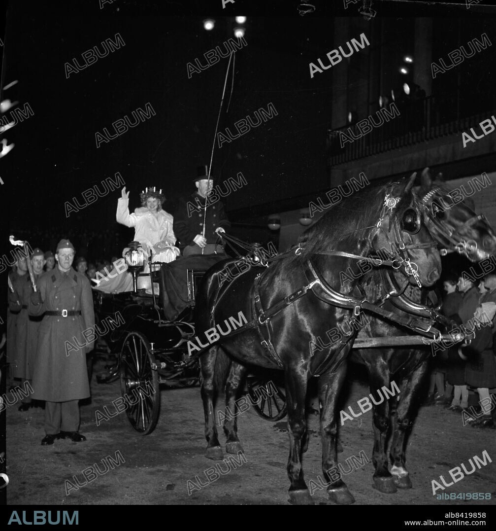 Göteborg - december 1943 - Göteborgs Lucia *** Local Caption *** GP dec1943_1823 -. Ligger i GP-påse låda Krep 2012-06. KAMERAREPORTAGE.