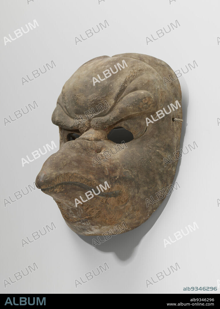 Mask, Dance mask in the form of a karasu-tengu, belonging to the group of kagura masks. Possibly a Kyogen mask., anonymous, Japan, 1600 - 1699, wood (plant material), dye, height 23 cm × width 17 cm × depth 14.5 cm.