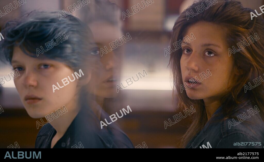 ADELE EXARCHOPOULOS and LEA SEYDOUX in LA VIE D'ADELE, 2013, directed by ABDEL KECHICHE. Copyright QUAT'SOUS FILMS/WILD BUNCH.
