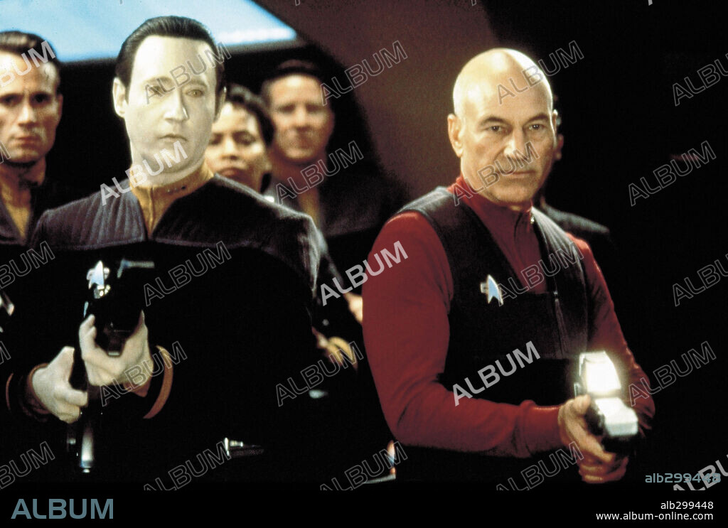 BRENT SPINER y PATRICK STEWART en STAR TREK: PRIMER CONTACTO, 1996 (STAR TREK: FIRST CONTACT), dirigida por JONATHAN FRAKES. Copyright PARAMOUNT PICTURES / MARKS, ELLIOT.