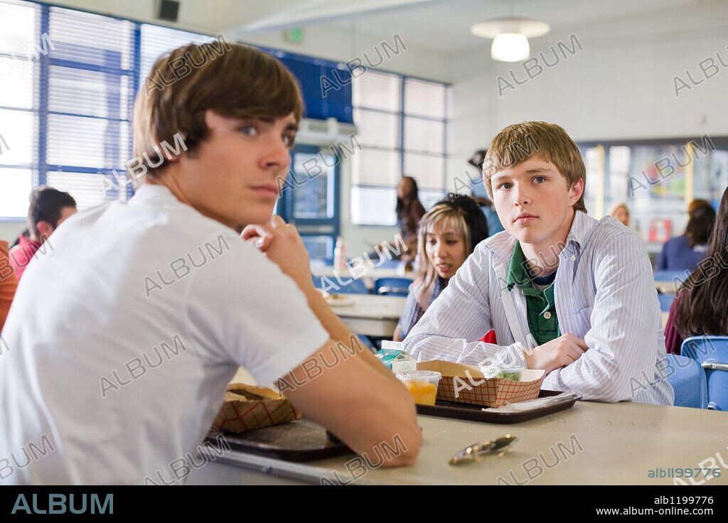 STERLING KNIGHT and ZAC EFRON in 17 AGAIN, 2009, directed by BURR STEERS. Copyright OFFSPRING ENTERTAINMENT / ZLOTNICK, CHUCK.