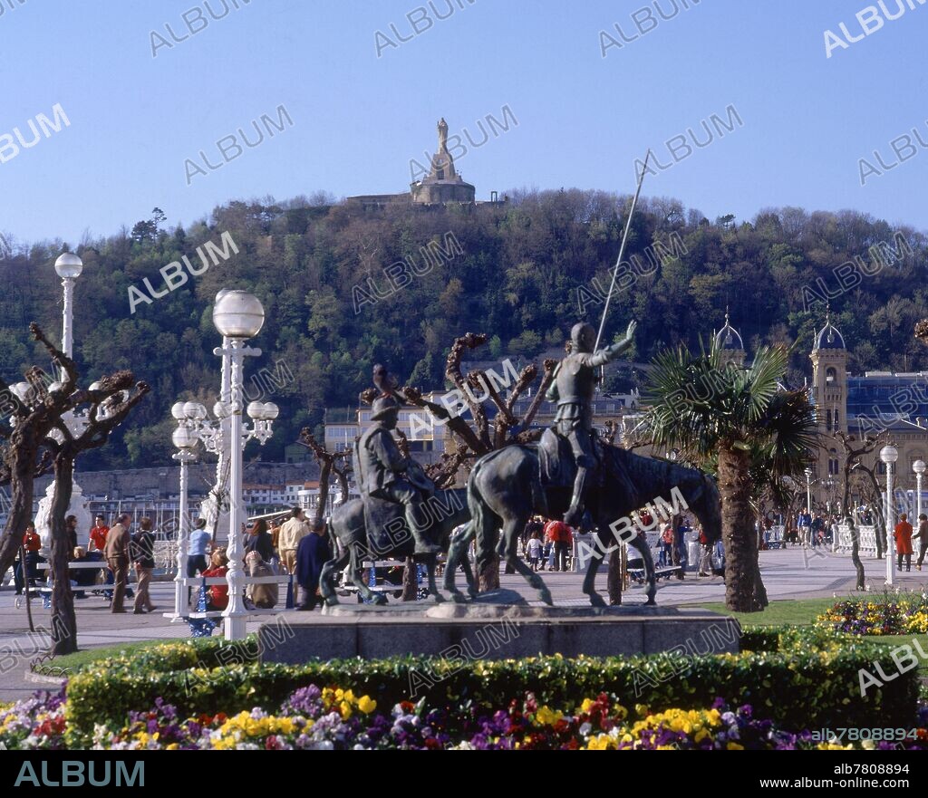 ESTATUAS DE DON QUIJOTE Y SANCHO PANZA EN LOS JARDINES DE ALDERDI EDER.