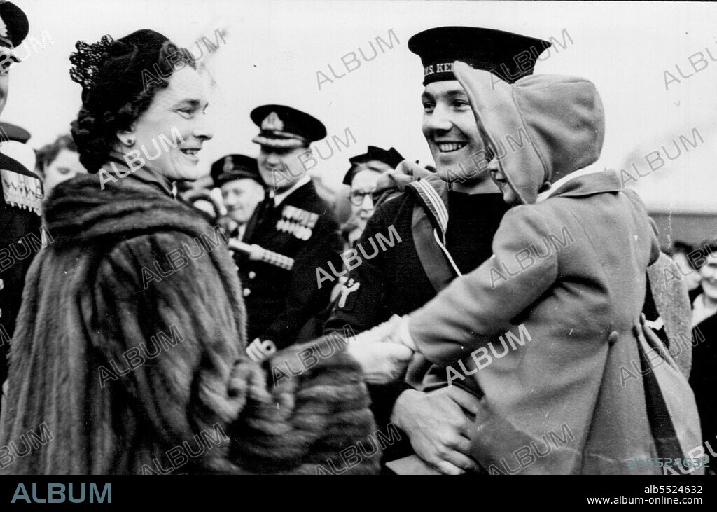 The Duchess of Gloucester Welcomes Home H.M.S. "Kenya" -- The Duchess of Gloucester has smile with little Sandra Styles, who was there with her mother to welcome home Stoker Mechanic Frank Styles, on board H.M.S. "Kenya".
H.R.H. The Duchess of Gloucester visited Portsmouth and welcomed home the officers and men of H.M.S. Kenya". The Criiser has been taking an active part in the operation in Korean Waters. February 24, 1953. (Photo by Sport &  General Press Agency Limited).