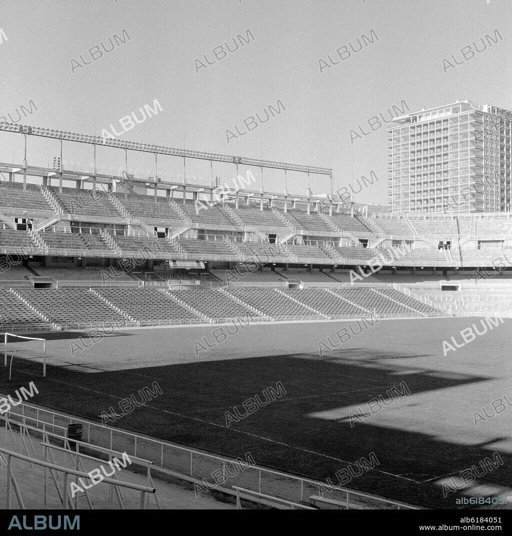 ANTONIO LAMELA / JOSE ALEMANI / MANUEL SALINAS. ESTADIO DE FUTBOL DEL REAL MADRID REALIZADO ENTRE 1944 Y 1947 -  FOTOGRAFIA EN BLANCO Y NEGRO - AÑOS 60.