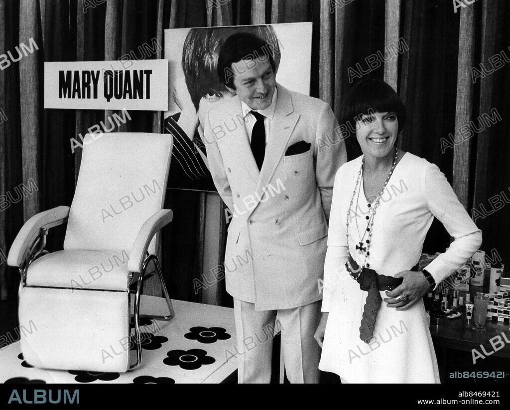ARKIV 1983. Mary Quant, brittisk modeskapare. Här på en pressvisning på Åhléns i Stockholm tillsammans med sin man Alexander Plunkett-Green. Foto: Svenskt Pressfoto Kod:20360. SCANPIX SWEDEN.