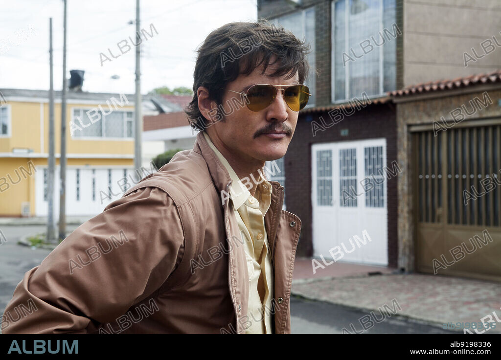 PEDRO PASCAL en NARCOS, 2015, dirigida por ANDRES BAIZ, FERNANDO COIMBRA, GUILLERMO NAVARRO y JOSE PADILHA. Copyright NETFLIX.