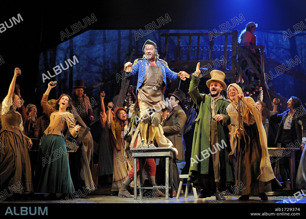 Los Miserables by Cameron Mackintosh, with Gerónimo Rauch (Jea Valjean), Ignaci Vidal (Javert), Guido Balzaretti (Marius), Virginia Carmona (Fantine), Talía del Val (Cosette), Lidia Fairen (Eponine), Enrique R. del Portal (Sr. Thenardier), Eva Diago (Sra. Thenardier).