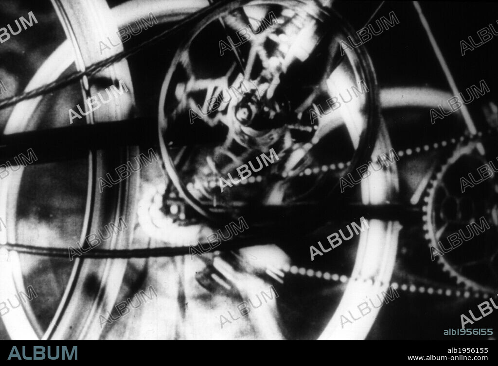 OCTUBRE, 1928 (OKTYABR), dirigida por GRIGORI ALEKSANDROV y SERGEI M. EISENSTEIN. Copyright SOVKINO.