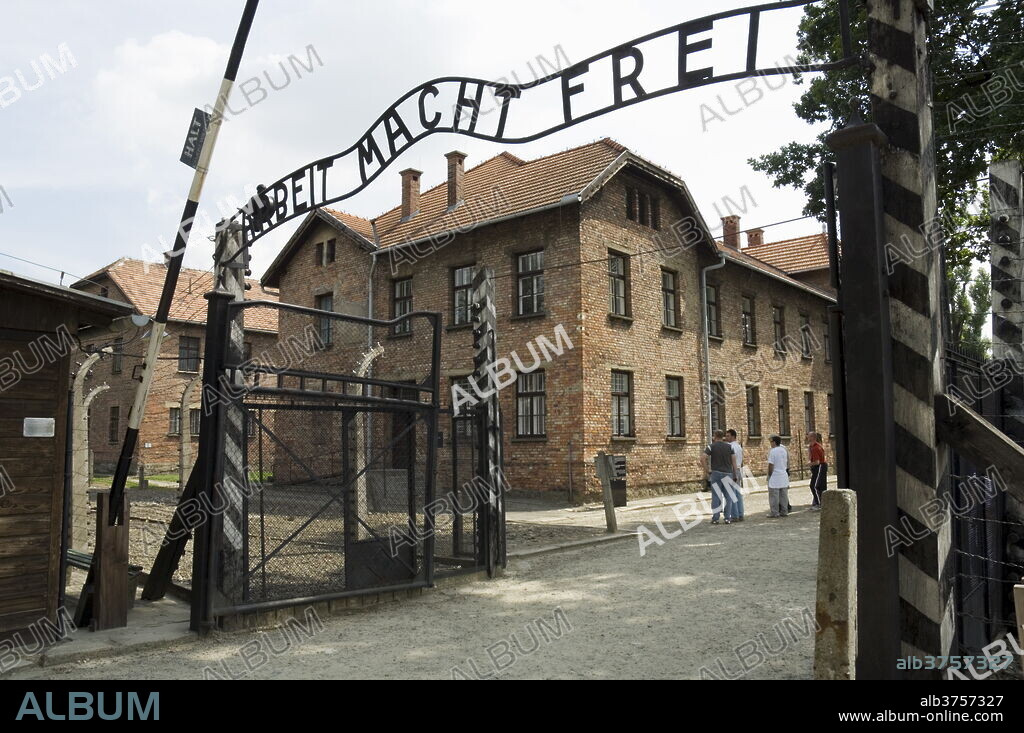 Entry gate with sign Arbeit Macht Frei (work makes you free), Auschwitz Concentration Camp, UNESCO World Heritage Site, Oswiecim, near Krakow (Cracow), Poland, Europe.
