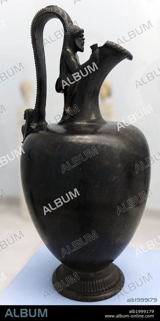 ARTE GRIEGO. GRECIA. JARRA DE GRIMANI. Realizada en bronce del Peloponeso. Fechada hacia el 460-450 a. C. Museo de Bellas Artes. Hungría. Budapest.