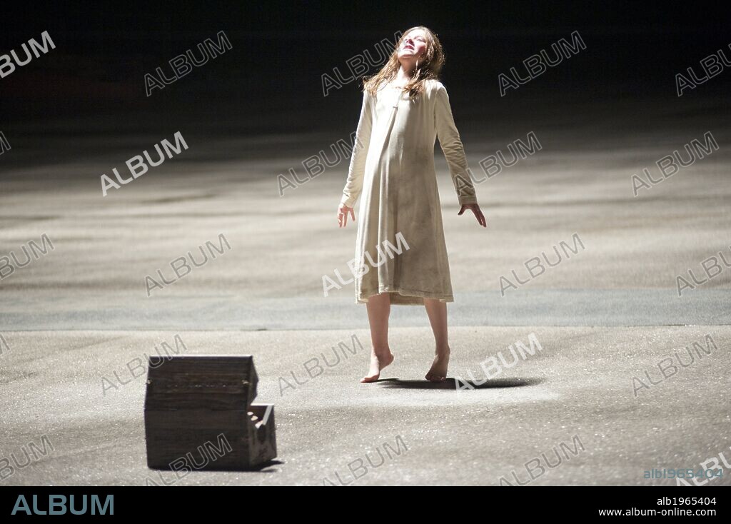 NATASHA CALIS in THE POSSESSION, 2012, directed by OLE BORNEDAL. Copyright GHOST HOUSE PICTURES.
