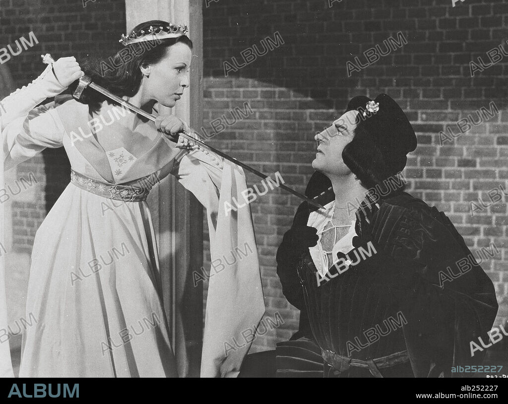 CLAIRE BLOOM y LAURENCE OLIVIER en RICARDO III, 1955 (RICHARD III), dirigida por LAURENCE OLIVIER. Copyright OLIVIER PRODS/LONDON FILMS/BIG BEN FILMS.