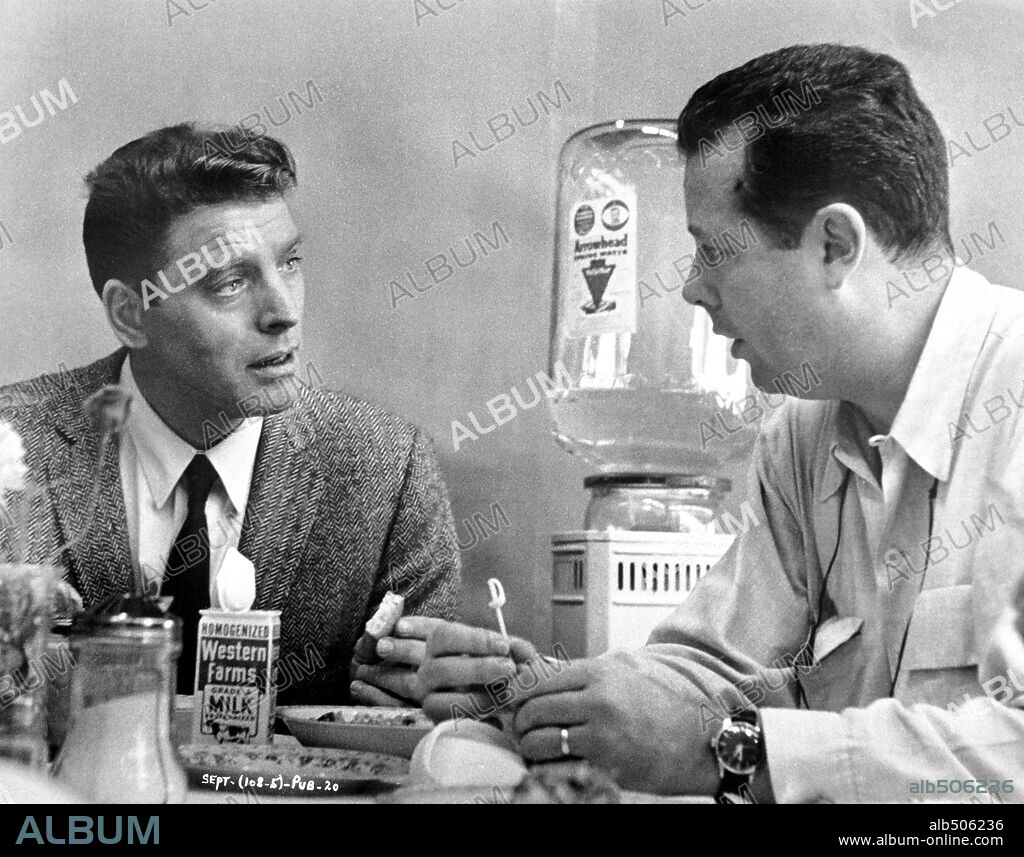 BURT LANCASTER y DELBERT MANN en MESAS SEPARADAS, 1958 (SEPARATE TABLES), dirigida por DELBERT MANN. Copyright UNITED ARTISTS.