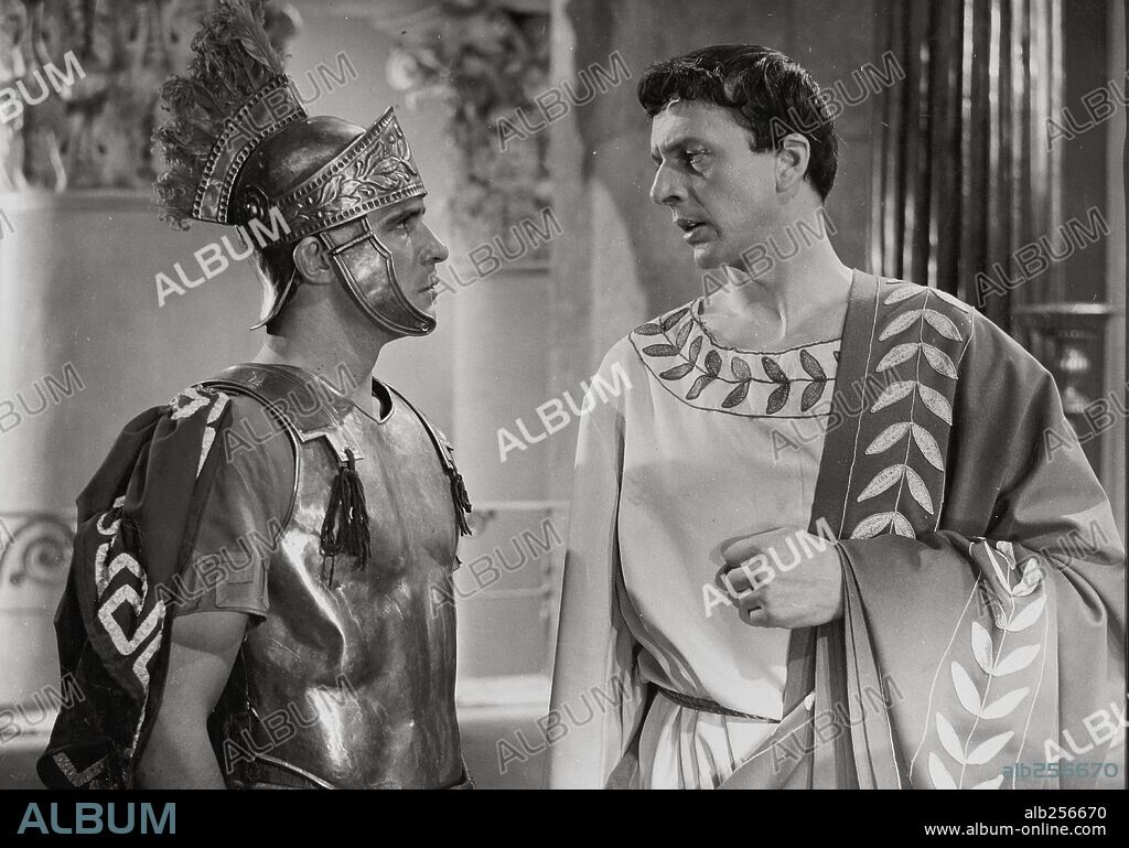 FRANCISCO RABAL y GERARD TICHY en EL BESO DE JUDAS, 1954, dirigida por RAFAEL GIL. Copyright ASPA FILMS.
