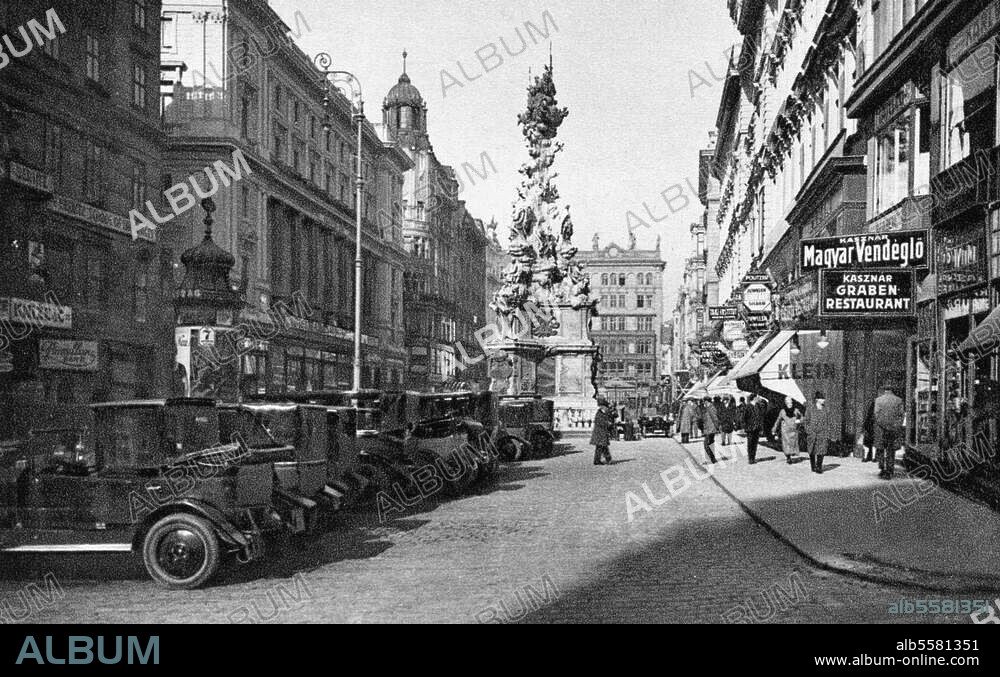 Wien, Graben. Straßenbild mit Pestsäule. Foto, um 1925.