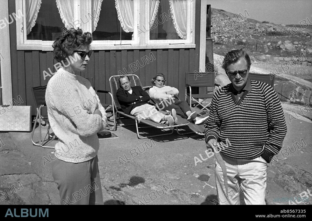 Fjällbacka - Dannholmen - 1961-04-29 - GT-s reportageteam Lars Åhrén och fotograf Jacky Leissner hälsar på hos Ingrid Bergman och Lars Schmidt i den nordbohusländska skärgården. *** Local Caption *** img469.jpg. JACKY LEISSNER.