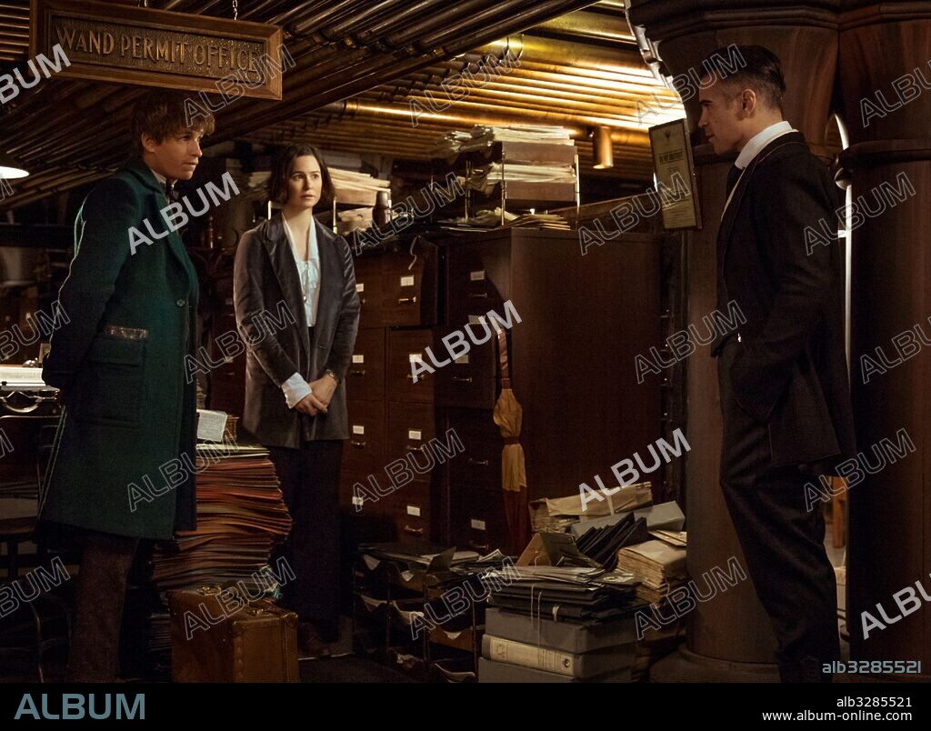 COLIN FARRELL, EDDIE REDMAYNE and KATHERINE WATERSTON in FANTASTIC BEASTS AND WHERE TO FIND THEM, 2016, directed by DAVID YATES. Copyright WARNER BROS PICTURES.